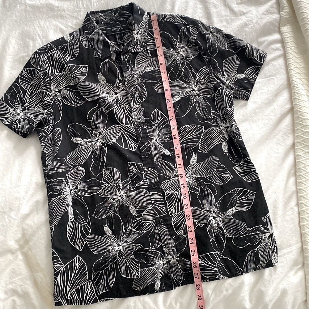 L Forever 21 Floral Black&White button down